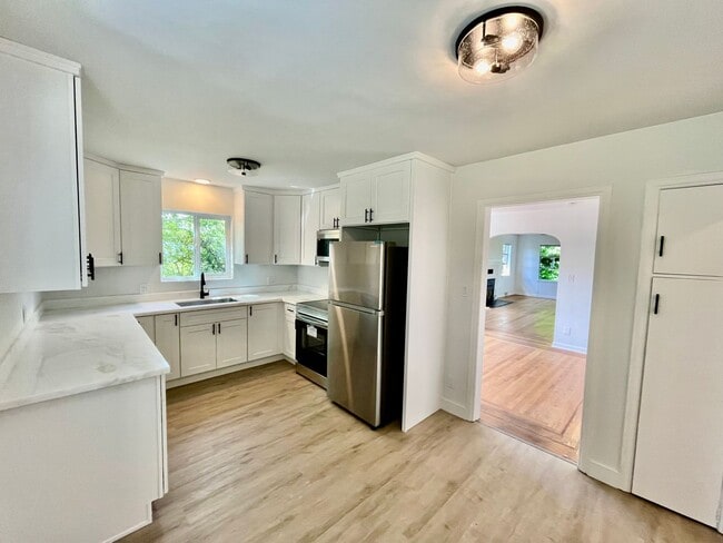 Building Photo - Newly Renovated Seattle 3bed 2bath Home