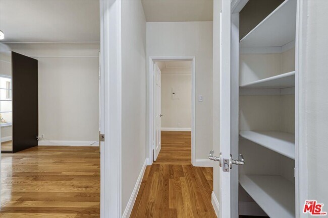 Building Photo - 9945 Robbins Dr