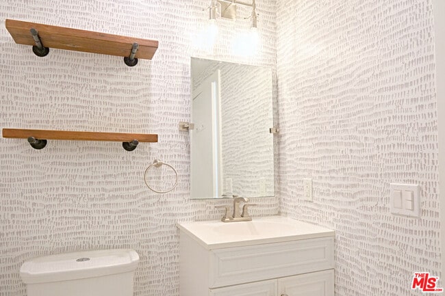 Building Photo - 842 11th St