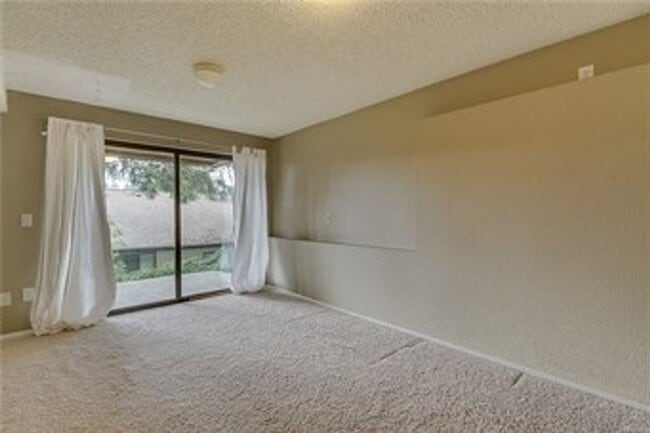 Building Photo - Freshly Updated 3BR Condo w/ Cozy Fireplace, Deck & 2 Parking