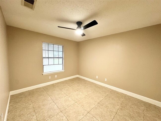 Building Photo - 1611 Onion Creek Village Dr