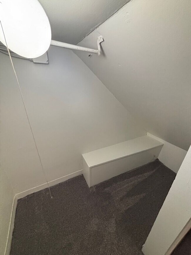 Building Photo - 419 W 5th Ave