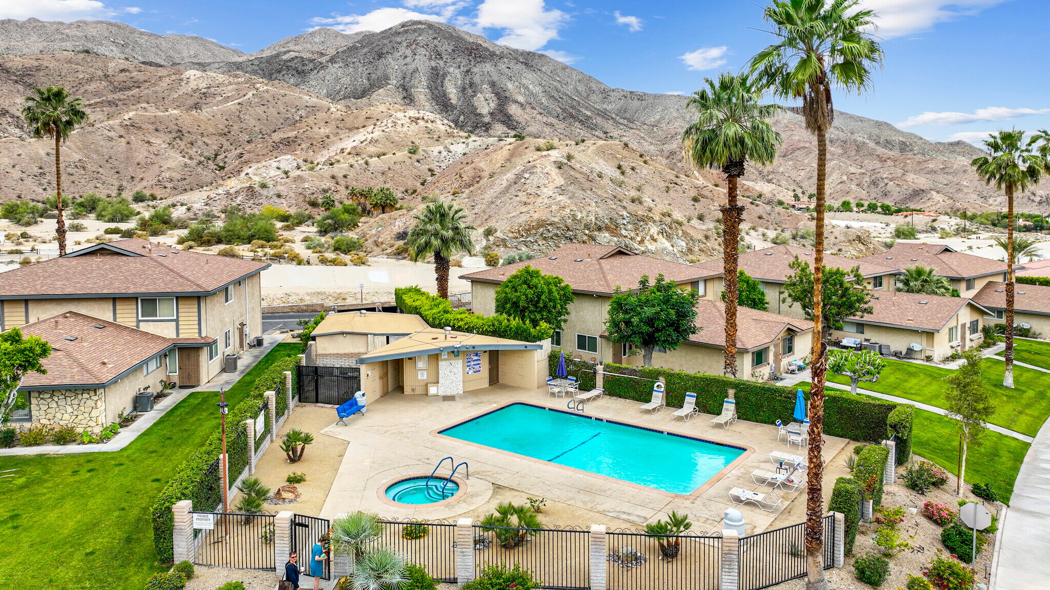 Building Photo - 72577 Edgehill Dr