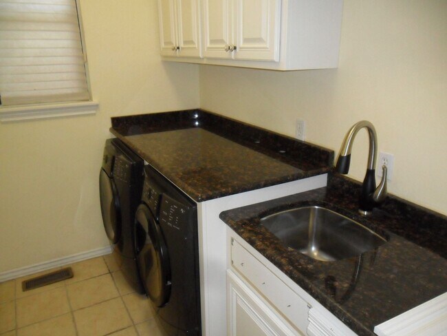 Building Photo - Classic Brookhaven Square Home - Quality T...