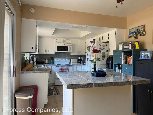 Building Photo - 3 br, 2 bath House - 15 W Loma Vista Dr. #104