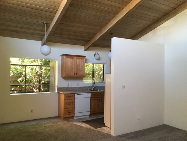 Kitchen/Dining area - 2491 S Barrington Ave