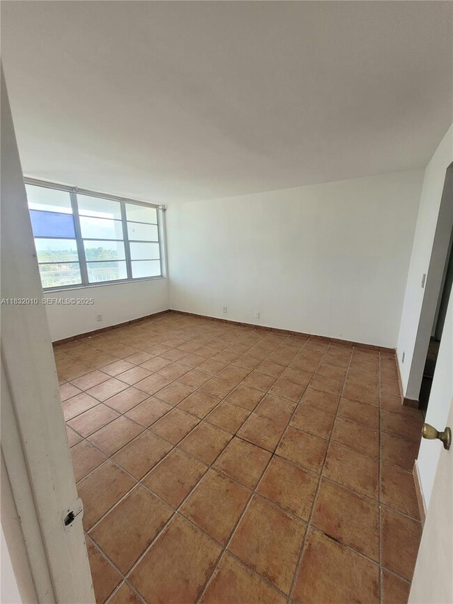 Building Photo - 2025 NE 164th St