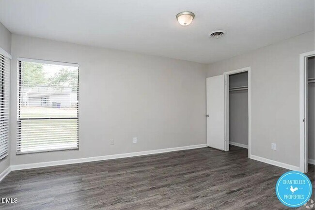 Building Photo - 20 Creekside Cir