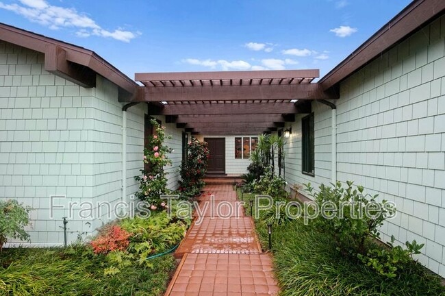 Building Photo - 2250 Vista Grande Dr