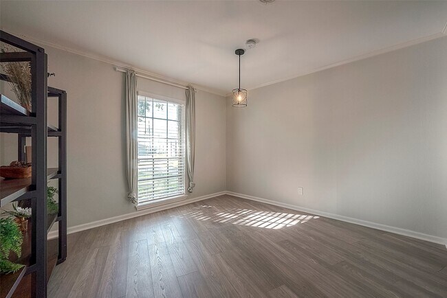 Building Photo - 7810 Locke Ln