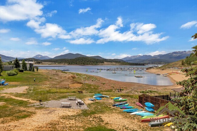 Building Photo - Yacht Club Condo - LAKE VIEWS-Great 3 Bedroom/2 Bath Unit w/Lake Access