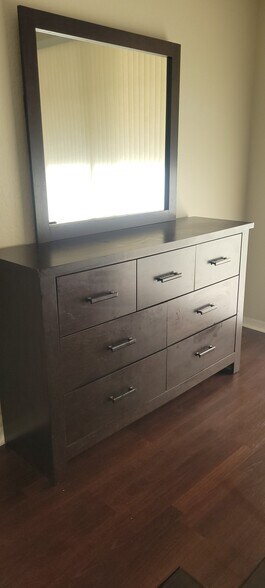 Building Photo - 1064 N Tamiami Trl