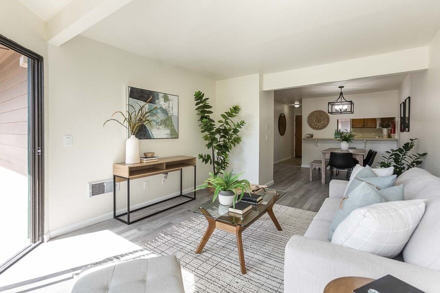 Building Photo - 680 Chorro St