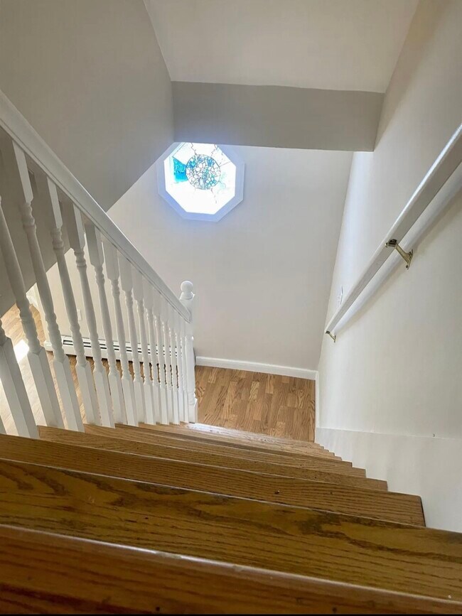 Building Photo - 14 Springfield Ct