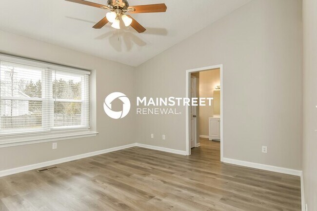 Building Photo - 3 Bedroom Pet-Friendly Home in GREENSBORO,...