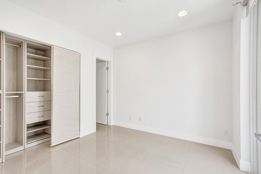 2nd bedroom located in 3rd floor with small balcony - 820 NE 7th St