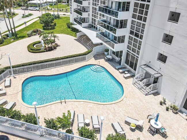 Building Photo - 2701 N Ocean Blvd