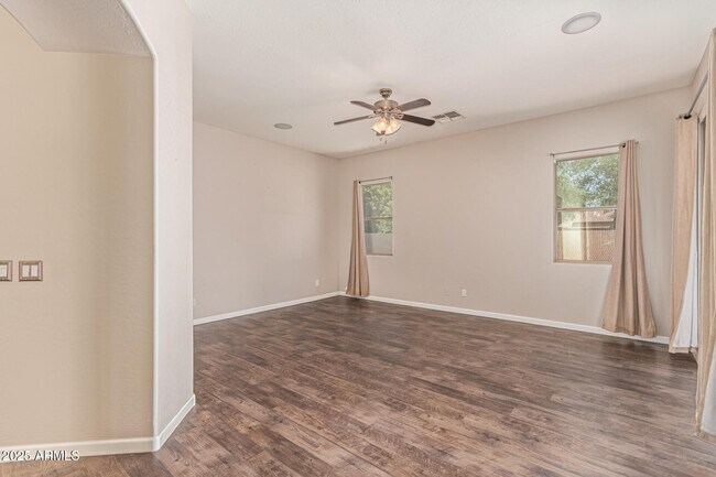 Building Photo - 4978 E Karsten Dr