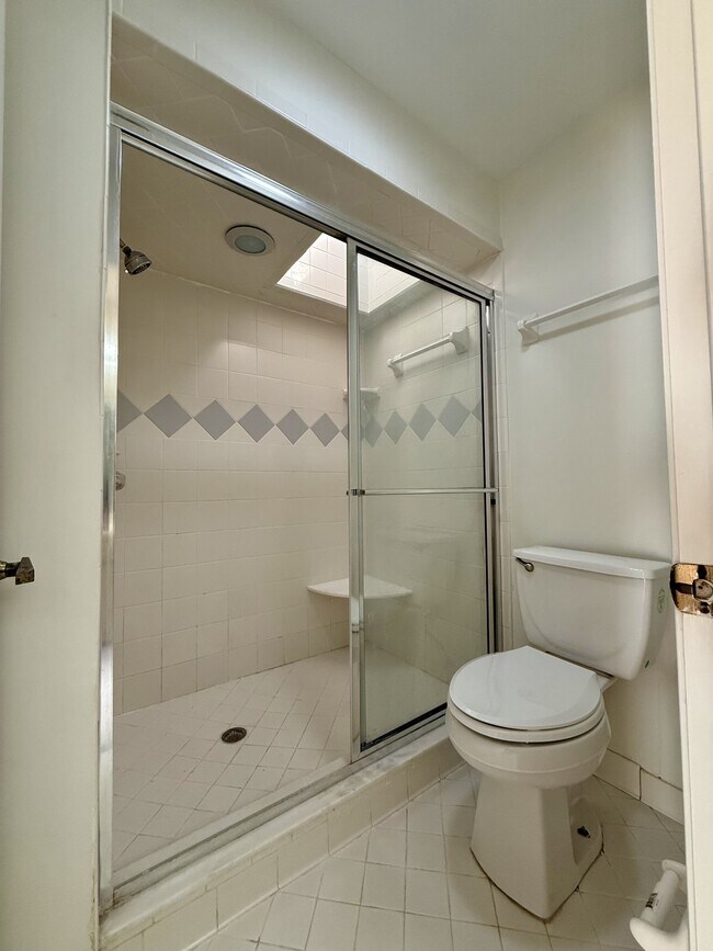 Building Photo - 2437 Burgundy Ct