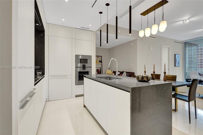 Building Photo - 300 Biscayne Blvd Way