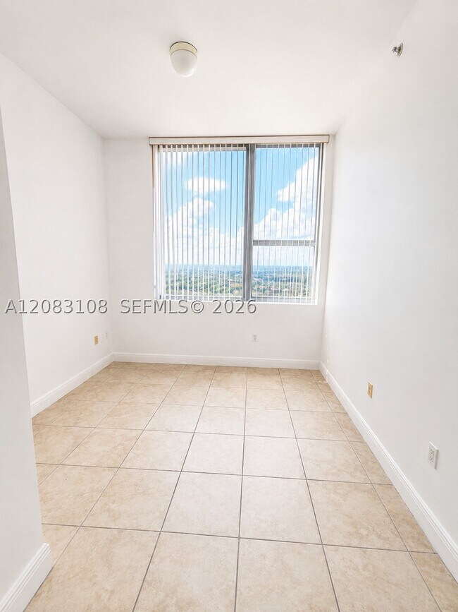 Building Photo - 2681 N Flamingo Rd