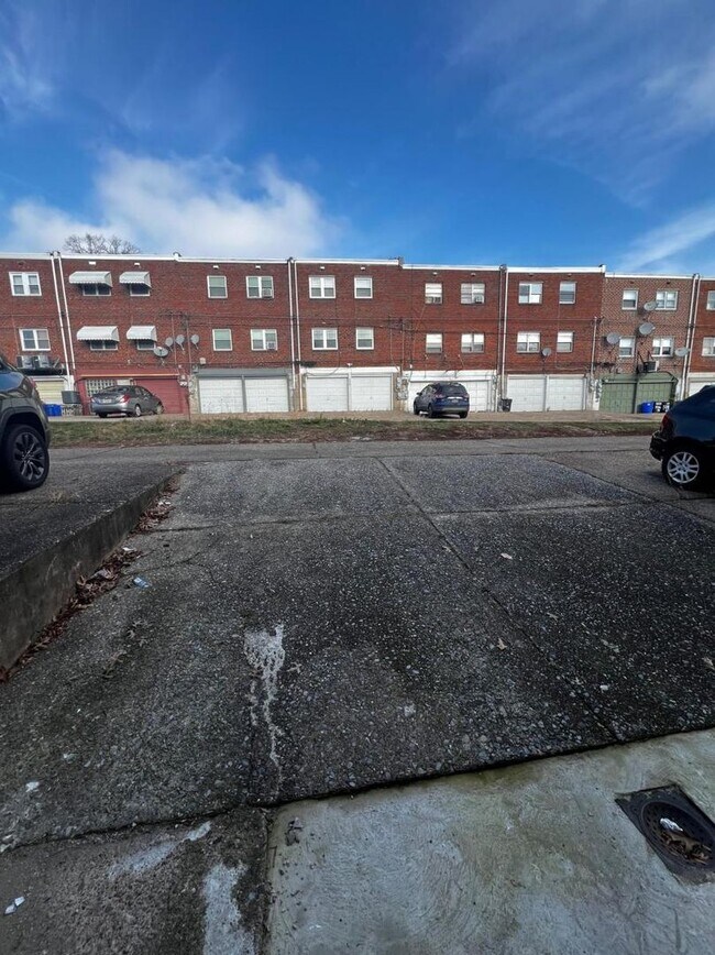 Building Photo - 4039 Balwynne Park Rd