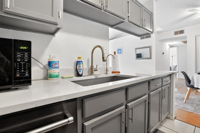 Building Photo - 3770 Lovers Wood Ln