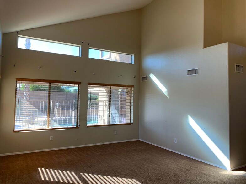Spacious 4-bedroom, 2-bath home with soaring ceilings, gourmet kitchen, and a heated self-cleaning p - 16426 N 152nd Ln