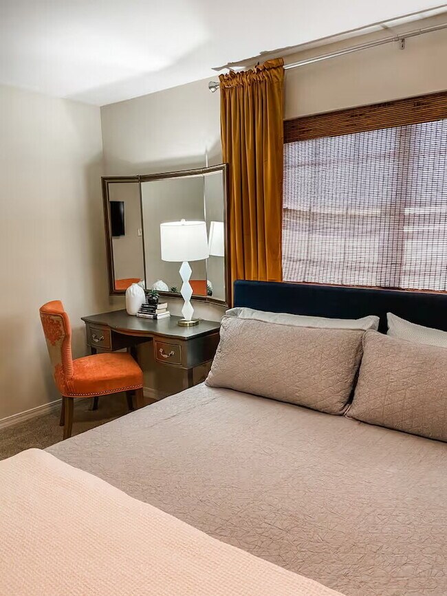 Building Photo - 253 E Stephenson St