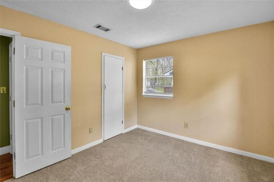 Building Photo - 8941 Ashwood Dr