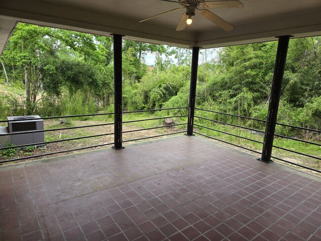 Building Photo - 604 Highland Park Dr