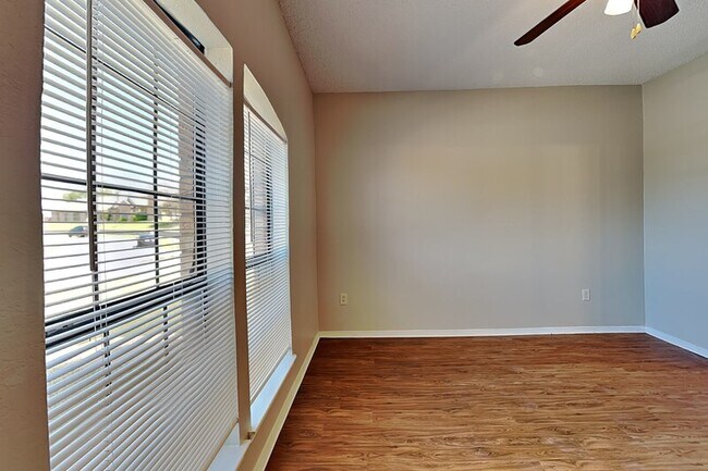 Building Photo - 6206 Alissa Dr