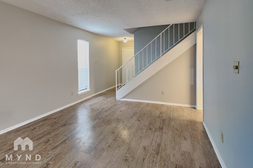 Building Photo - 2300 Berkett Dr