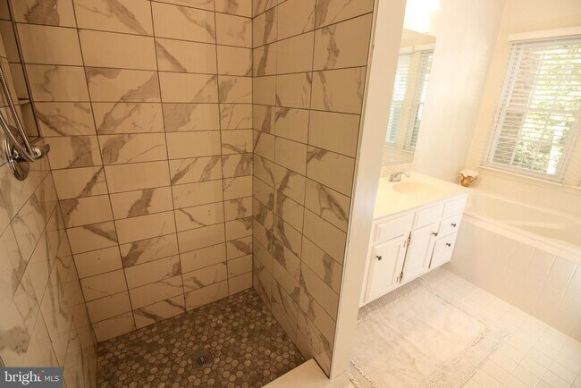 Building Photo - 1392 Park Garden Ln