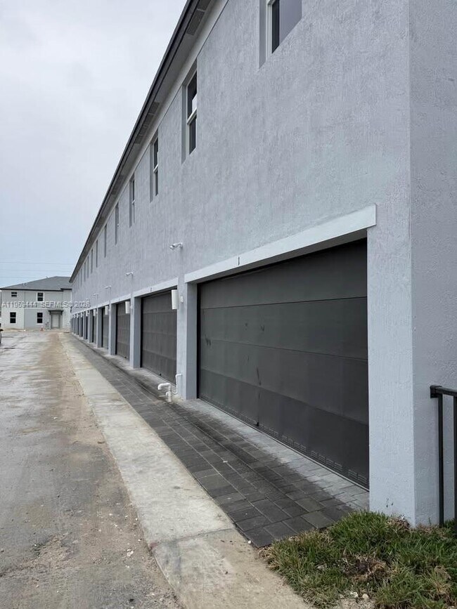 Building Photo - 15565 SW 280th St