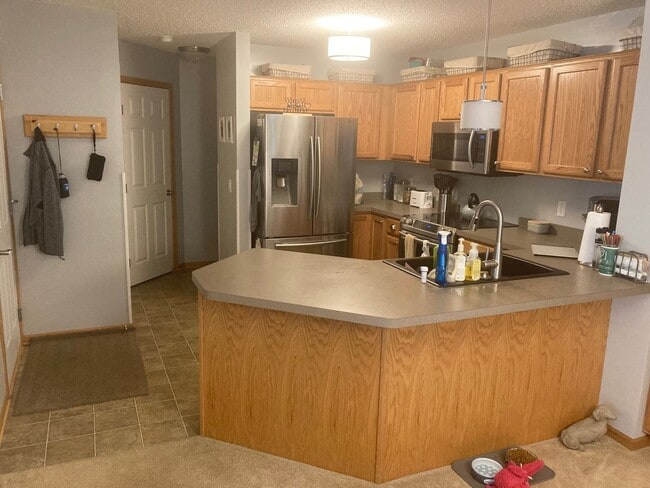 Building Photo - 3 Bedroom River Falls Townhome