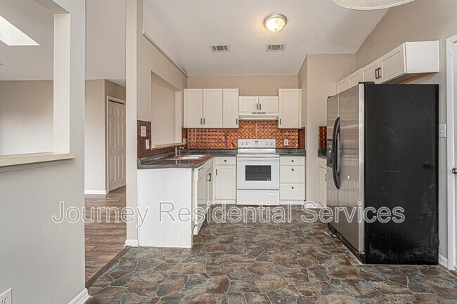 Building Photo - 1547 Bingham Dr
