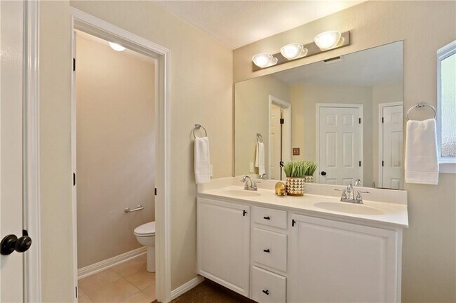 Building Photo - 1806 Paradise Ridge Dr