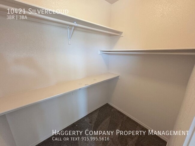 Building Photo - 10421 Silvercloud-