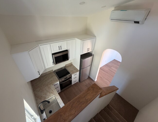 Building Photo - 3608 Wilshire Terrace