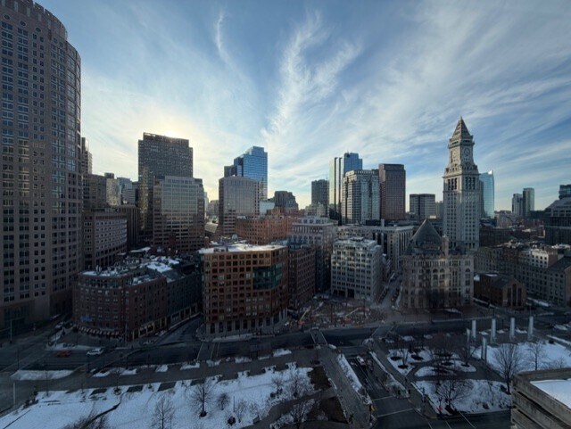 Building Photo - 65 E India Row