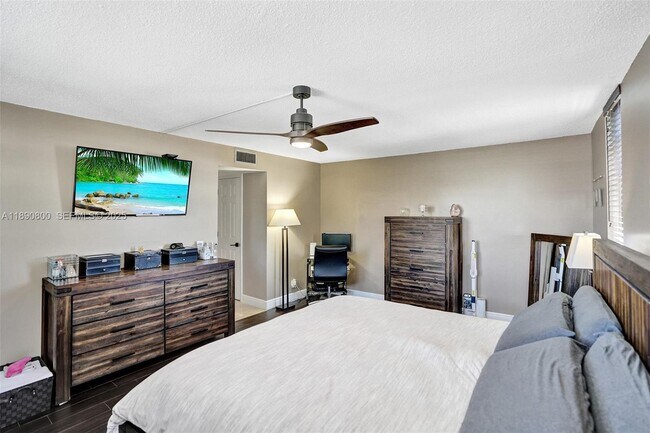 Building Photo - 1811 Jefferson St