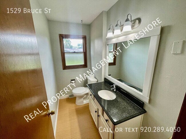 Building Photo - 1529 Bruce St