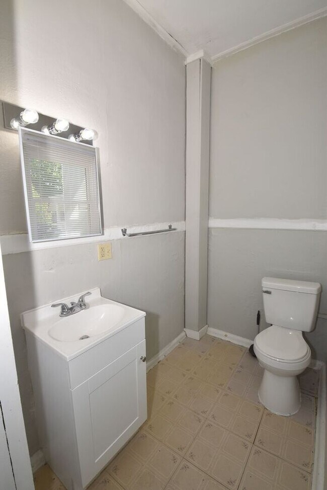Building Photo - Spacious 2 bedrooms with their own bathroom suite
