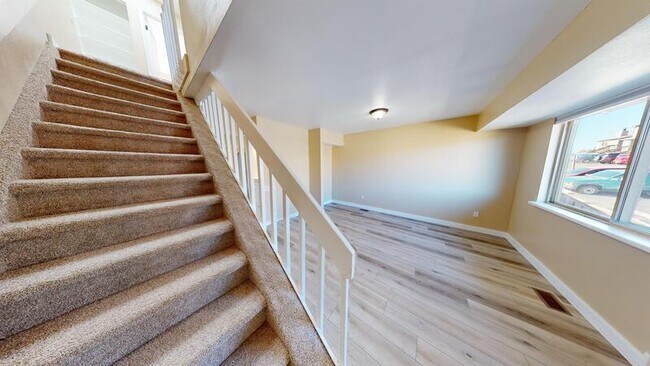 Building Photo - 5561 Dunbar Ct