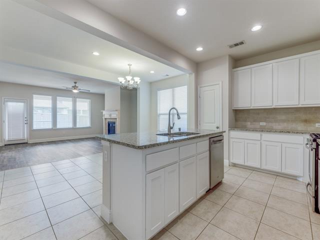 Building Photo - 1016 Llano Falls Dr
