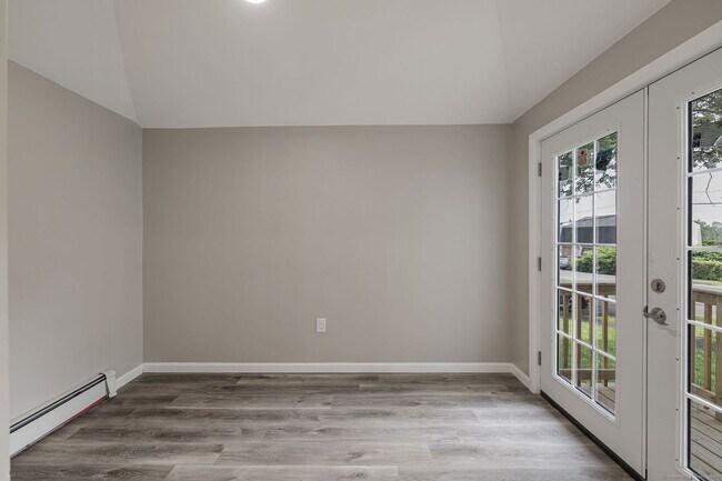 Building Photo - 121 Hillview Ave