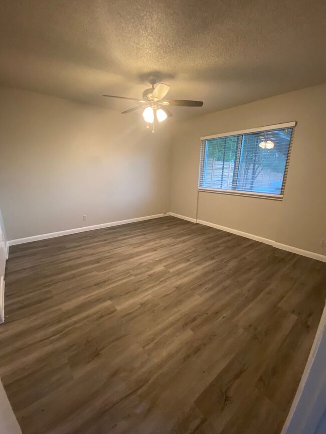 Building Photo - 2Bed/2Bath Condo in Travis Heights