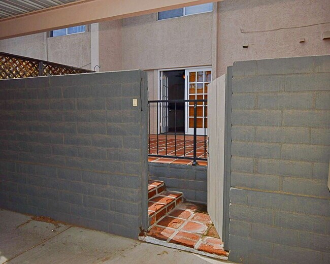 Building Photo - "Discover Your Oasis: Spacious 3-Bed Condo with Granite Touches in Palm Springs!"