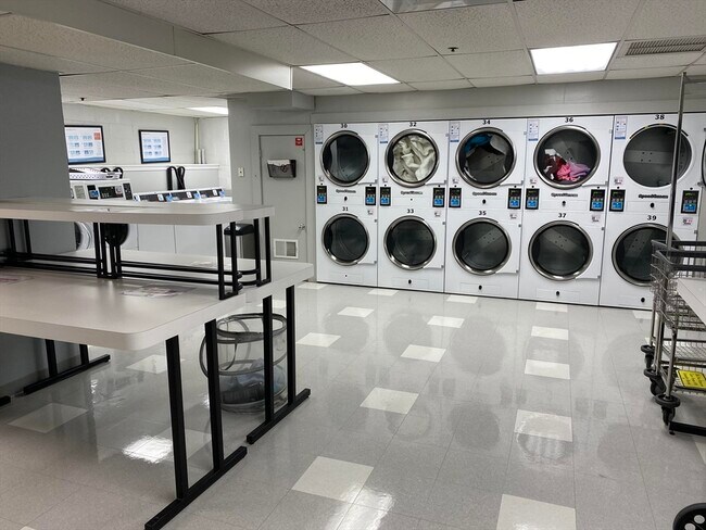 Building Photo - 8 Whittier Pl